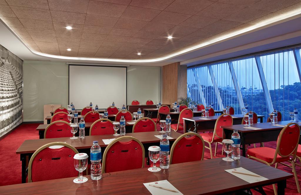 Ibis Gading Serpong Extérieur photo